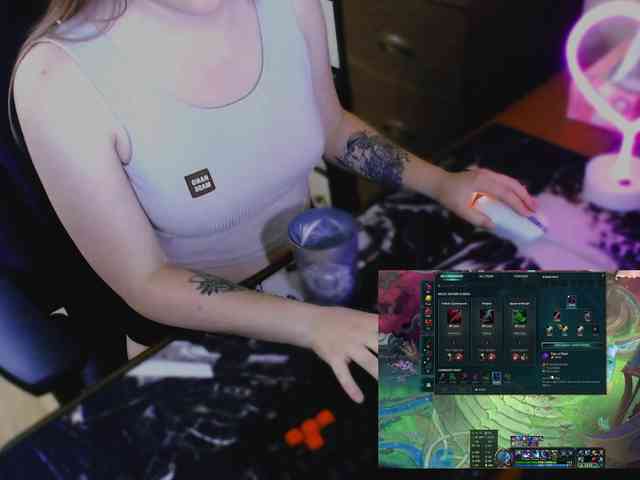 AngelRoxy21 webcam