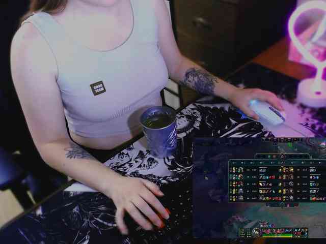 AngelRoxy21 webcam