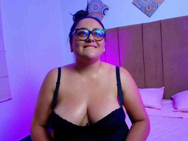 AndiiLuv Live Webcam on BongaCams
