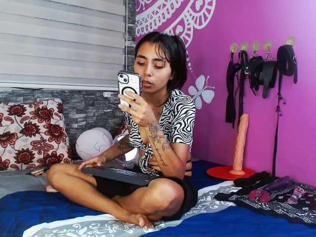 Wild-RoomXxX's BongaCams show and profile