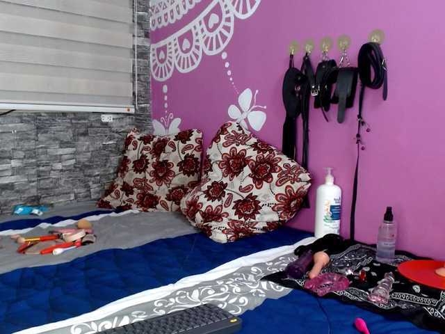 Wild-RoomXxX's BongaCams show and profile