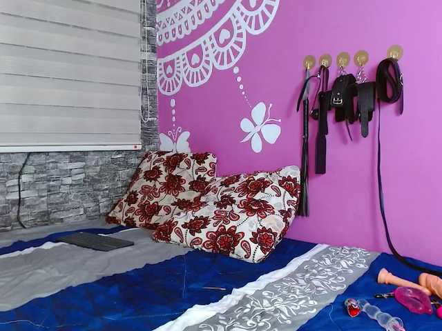 Wild-RoomXxX's BongaCams show and profile