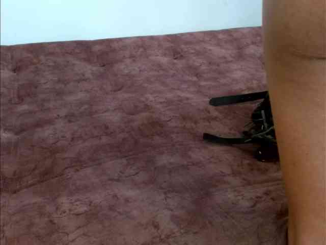 Wild_RoomXxX webcam