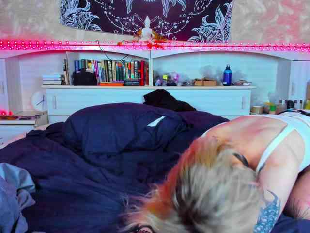 Aru-k0t0 webcam