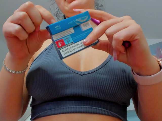 JuicyJulie's BongaCams show and profile