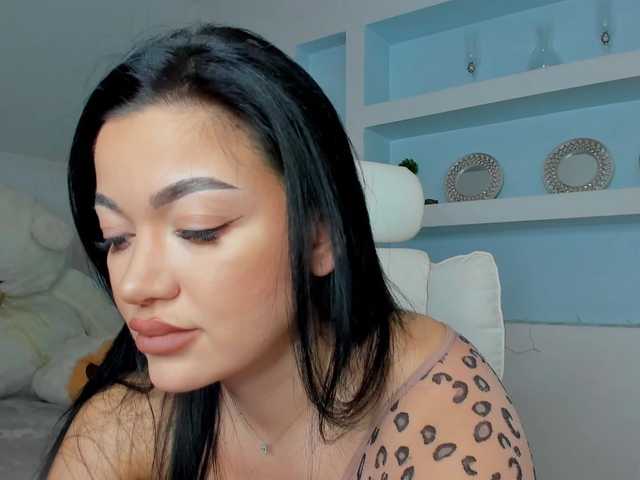 JuicyJulie's BongaCams show and profile