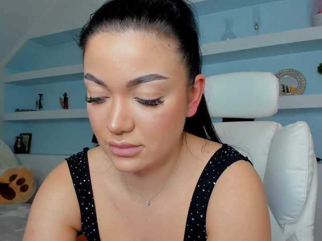 JuicyJulie's BongaCams show and profile