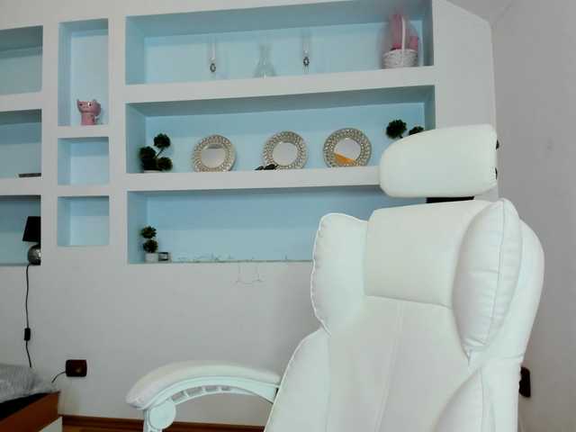 JuicyJulie's BongaCams show and profile