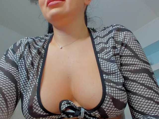 JuicyJulie's BongaCams show and profile