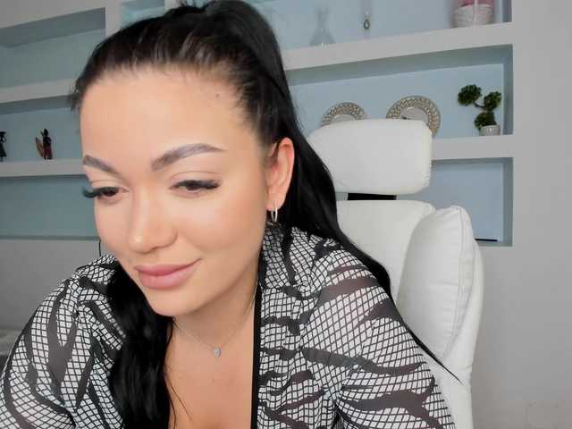 JuicyJulie's BongaCams show and profile