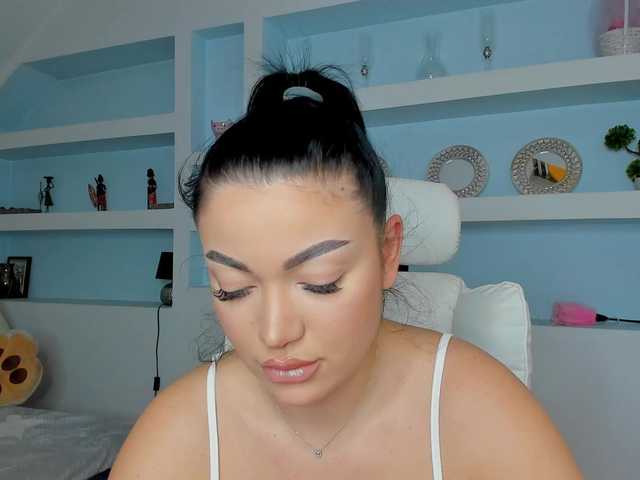 JuicyJulie's BongaCams show and profile