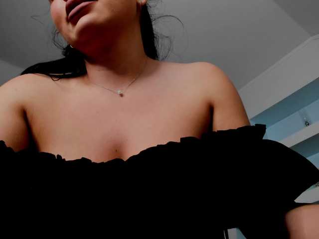 JuicyJulie's BongaCams show and profile