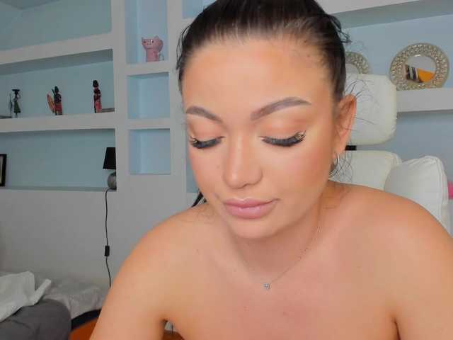 JuicyJulie's BongaCams show and profile