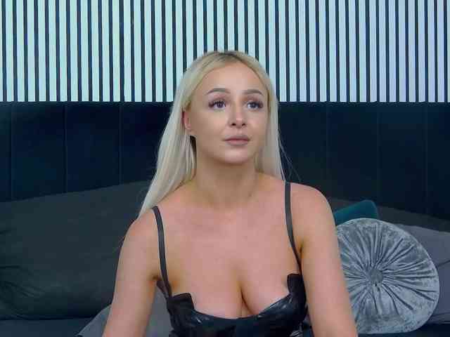 wickeddenise Live Webcam on BongaCams
