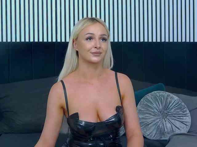 wickeddenise Live Webcam on BongaCams