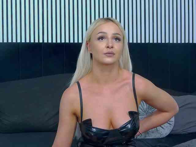 wickeddenise Live Webcam on BongaCams
