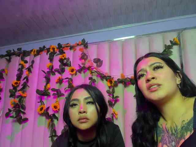 MiaAndZoeGirl webcam