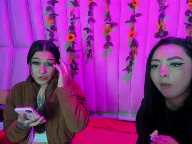 MiaAndZoeGirl webcam
