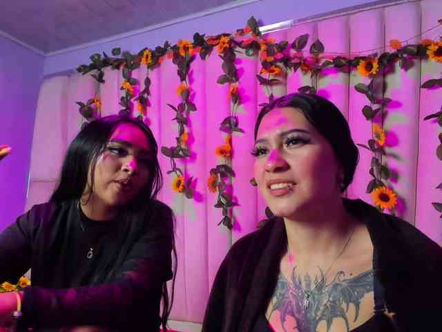 MiaAndZoeGirl webcam