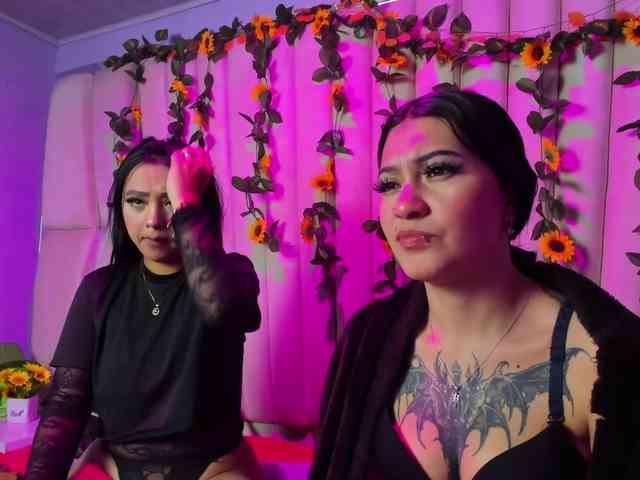MiaAndZoeGirl webcam