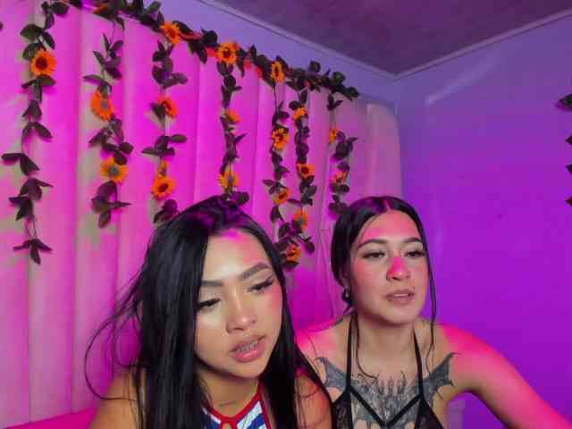 MiaAndZoeGirl webcam