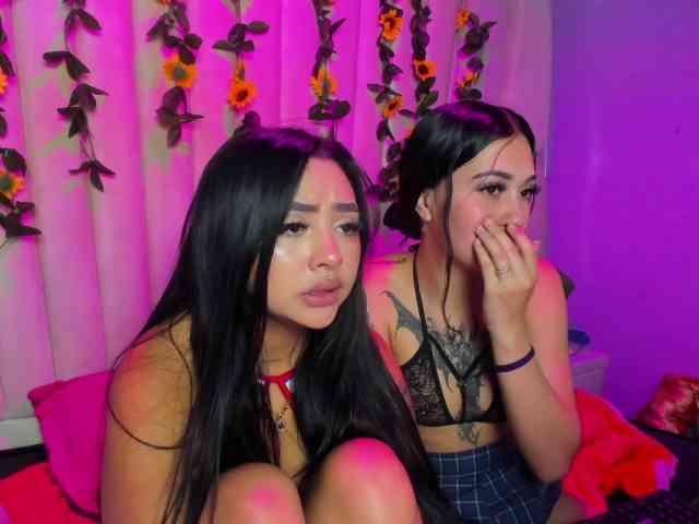 MiaAndZoeGirl webcam