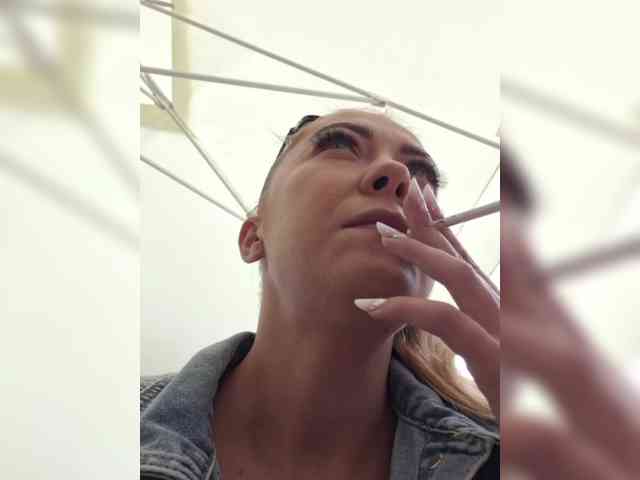 Модель: RiskyGirl