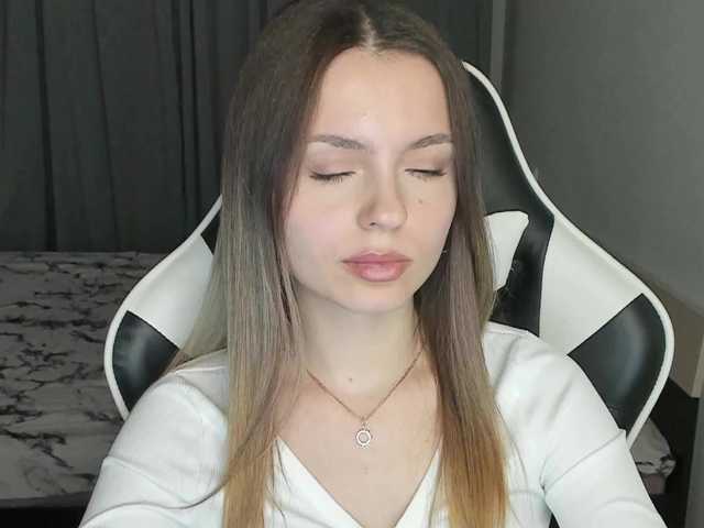 EmilySkout's BongaCams show and profile