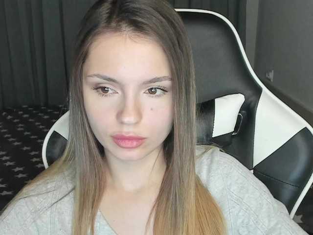 EmilySkout's BongaCams show and profile