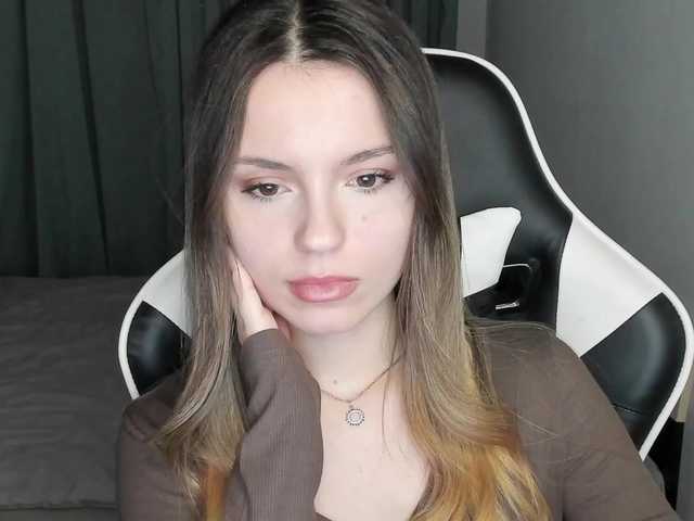 EmilySkout's BongaCams show and profile