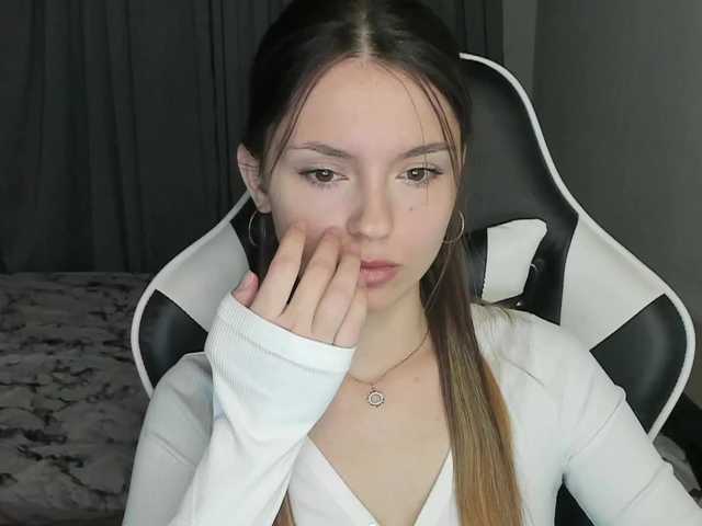 EmilySkout's BongaCams show and profile