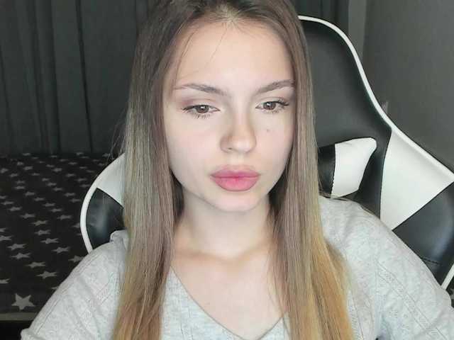 EmilySkout's BongaCams show and profile