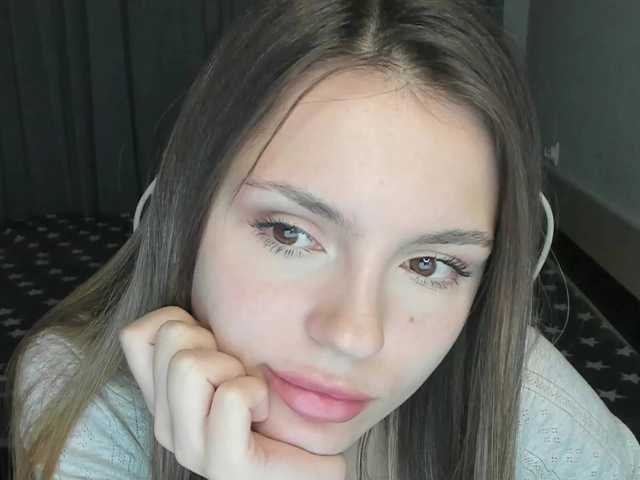 EmilySkout's BongaCams show and profile