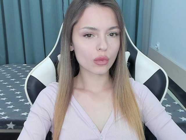  EmilySkout chat room