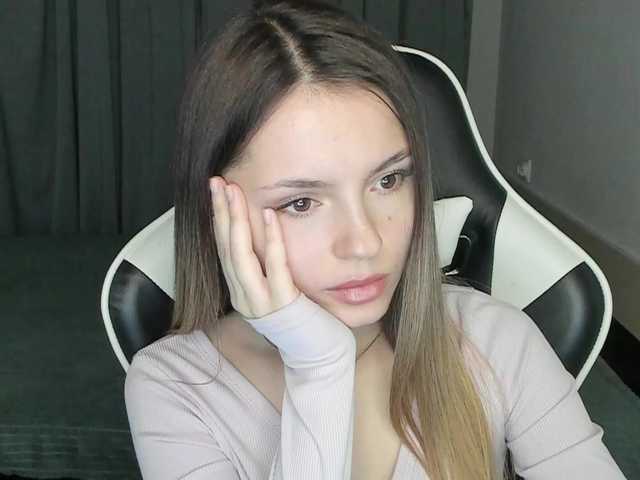 EmilySkout's BongaCams show and profile