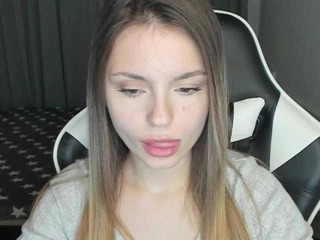 EmilySkout's BongaCams show and profile