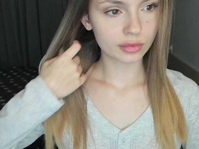 EmilySkout's BongaCams show and profile