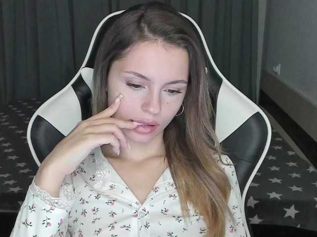 EmilySkout from BongaCams