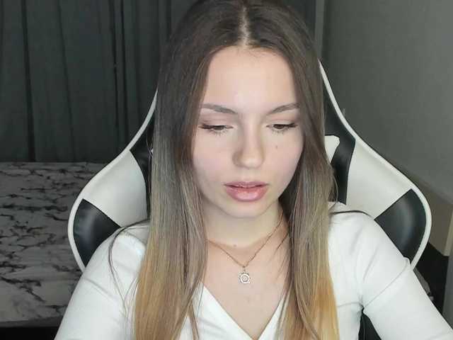 EmilySkout's BongaCams show and profile