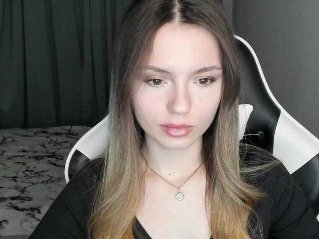 EmilySkout's BongaCams show and profile