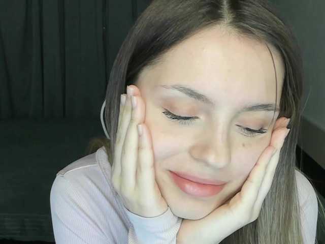 EmilySkout's BongaCams show and profile