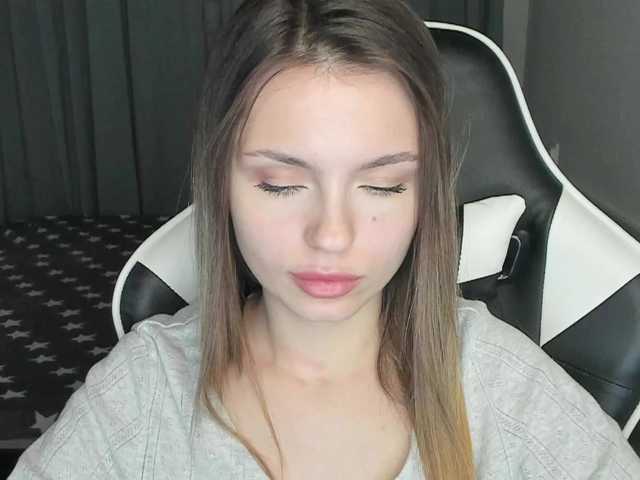 EmilySkout's BongaCams show and profile