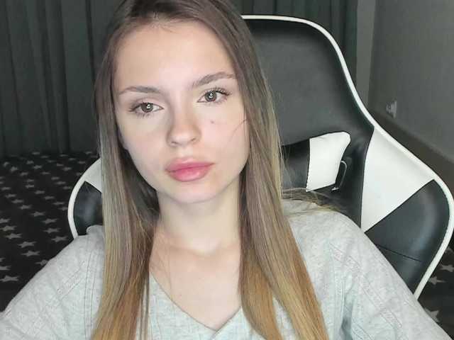 EmilySkout's BongaCams show and profile