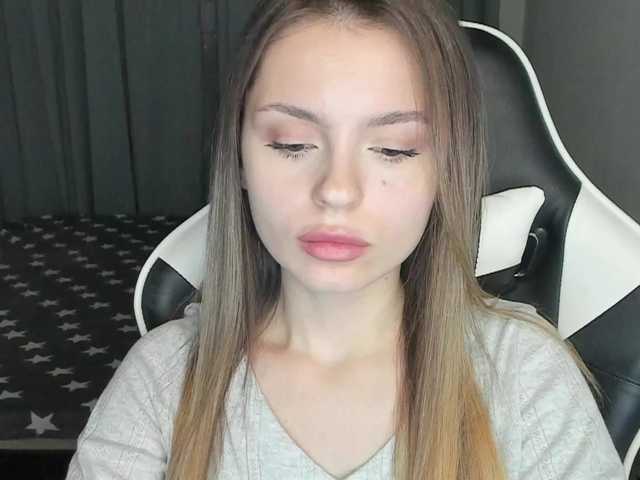 EmilySkout's BongaCams show and profile