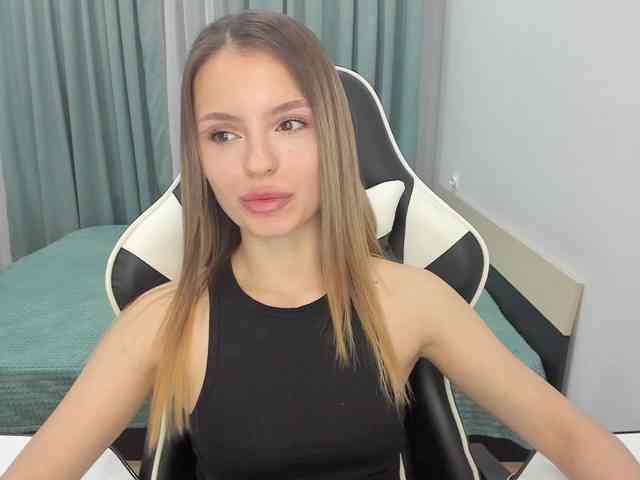 EmilySkout webcam