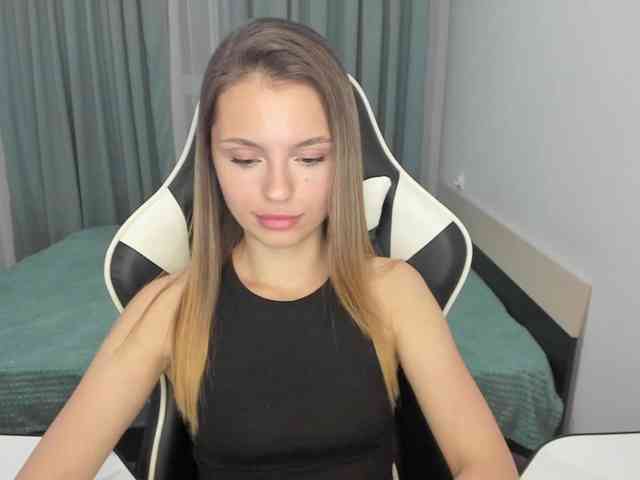 EmilySkout webcam