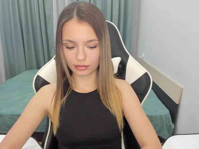 EmilySkout webcam