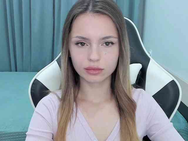 EmilySkout Live Webcam on BongaCams
