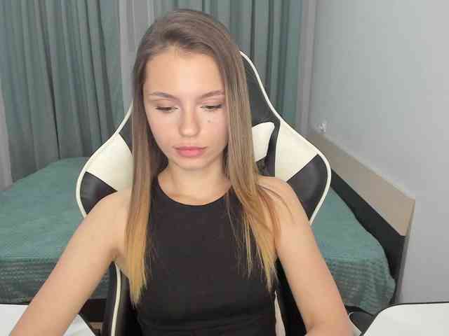 EmilySkout webcam