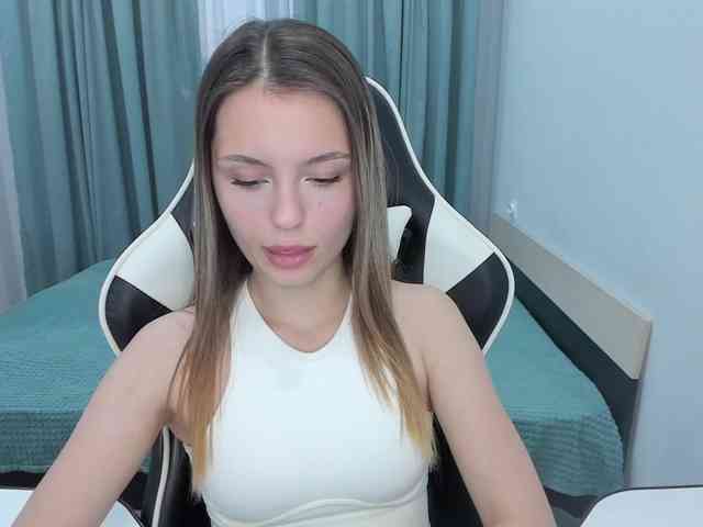 EmilySkout webcam
